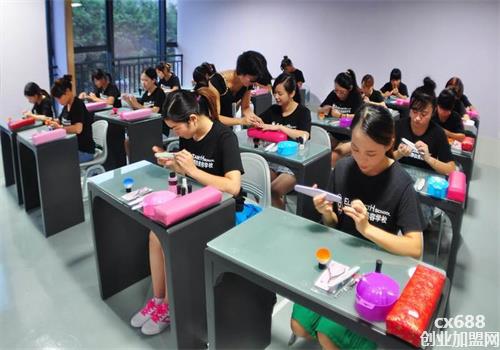 蒋云飞美甲学校