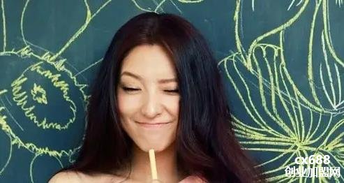 额头爆痘是什么原因？