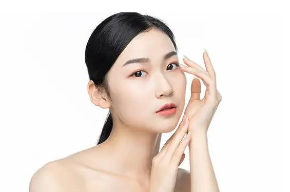 油性皮肤是缺水吗？长痘痘怎么办？