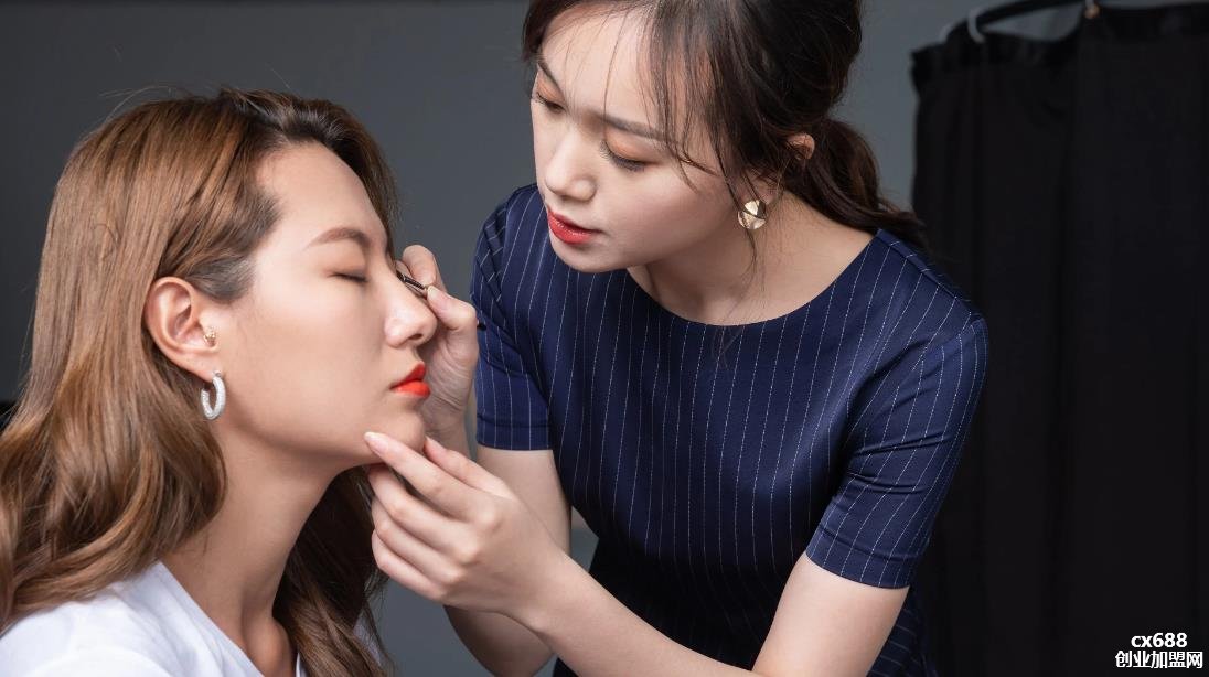 学生妆怎么画？学生妆容简单妆？
