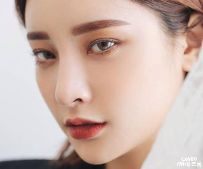 欧美化妆和日韩化妆区别在哪？教你认清各大美妆博主的套路！